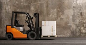 Safety: safer forklifts through IoT ( Photo: Adobe Stock-Robert Kneschke )