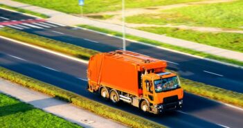 Optus: Repairing the city with IoT garbage trucks ( Photo: Adobe Stock- yaalan )